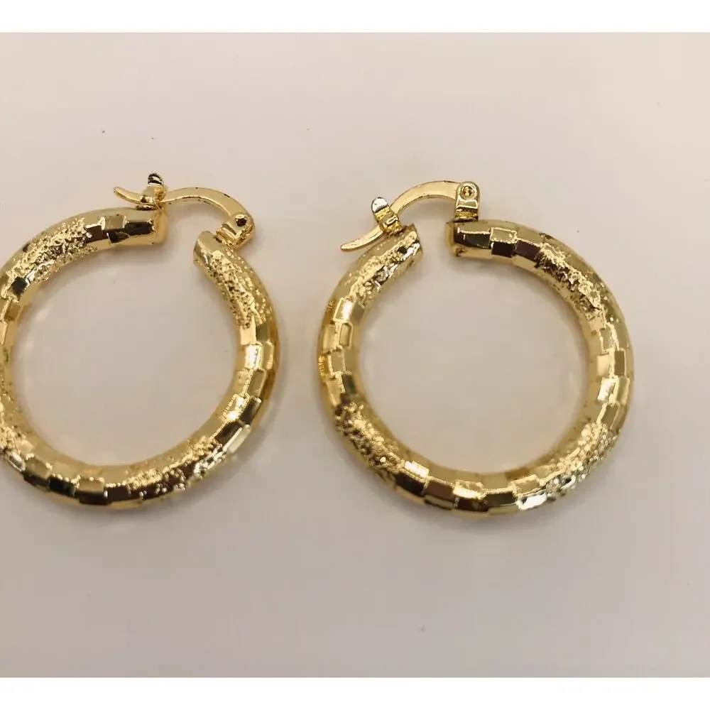 Women's Color 14k Gold Plated 1.20in Medium hoop Earrings Arracadas Oro laminado